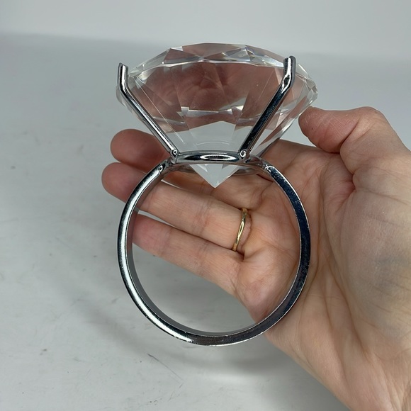 LARGE Sparkling Glass Diamond Ring Paperweight - Wedding Decoration - Picture 7 of 11